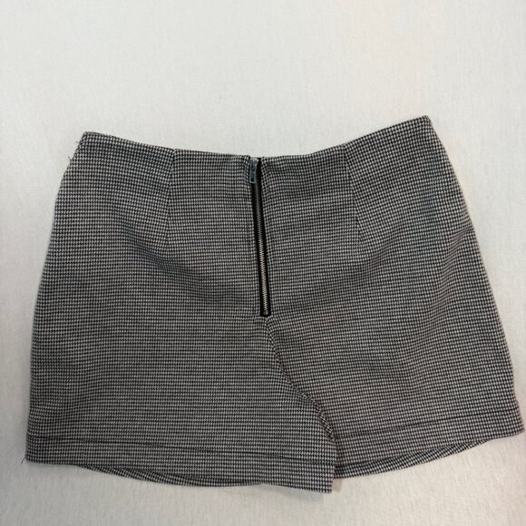 Forever 21 Houndstooth Skort S Black White Flat Front Preppy - Picture 5 of 7